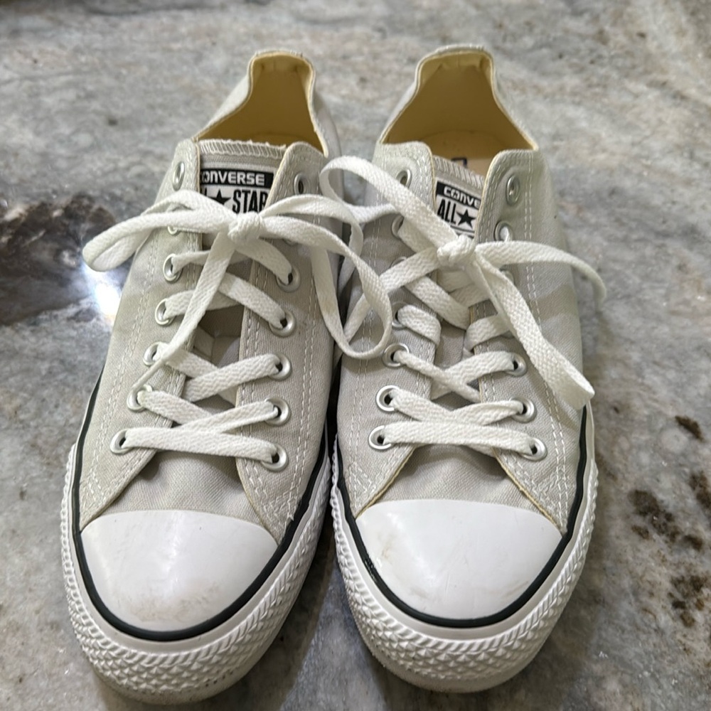 Converse all stars men’s 8.5 women’s 10.5